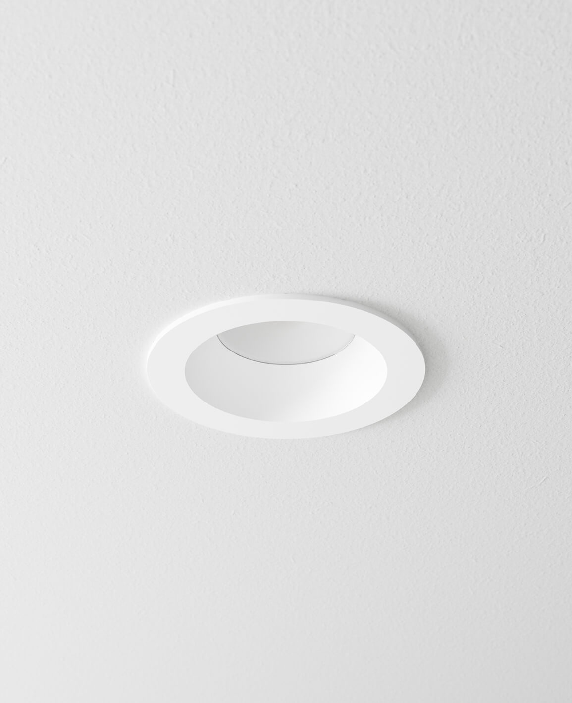 LUSA retrofit recessed light with round white trim